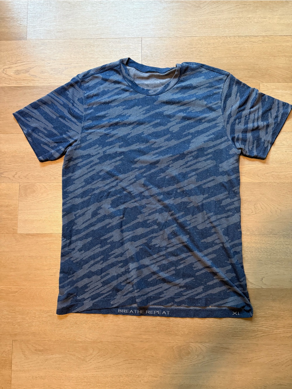 Men’s Lululemon Breathable Tee with Subtle Camo Stripe - Navy - XL